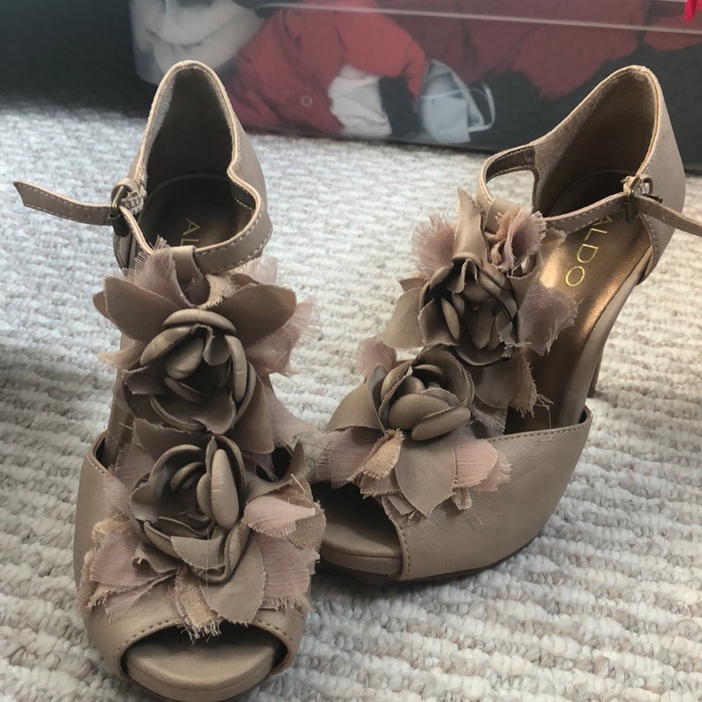 Aldo Flower Heels Size 6